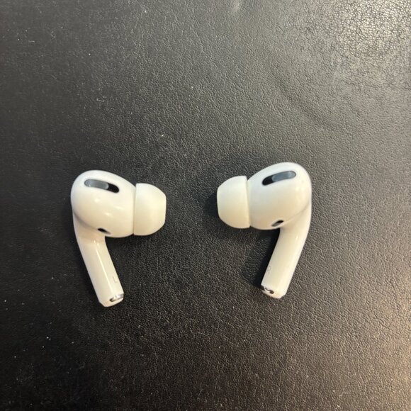 AirPods Pro 1st Gen (Model A2084) - Picture 7 of 8